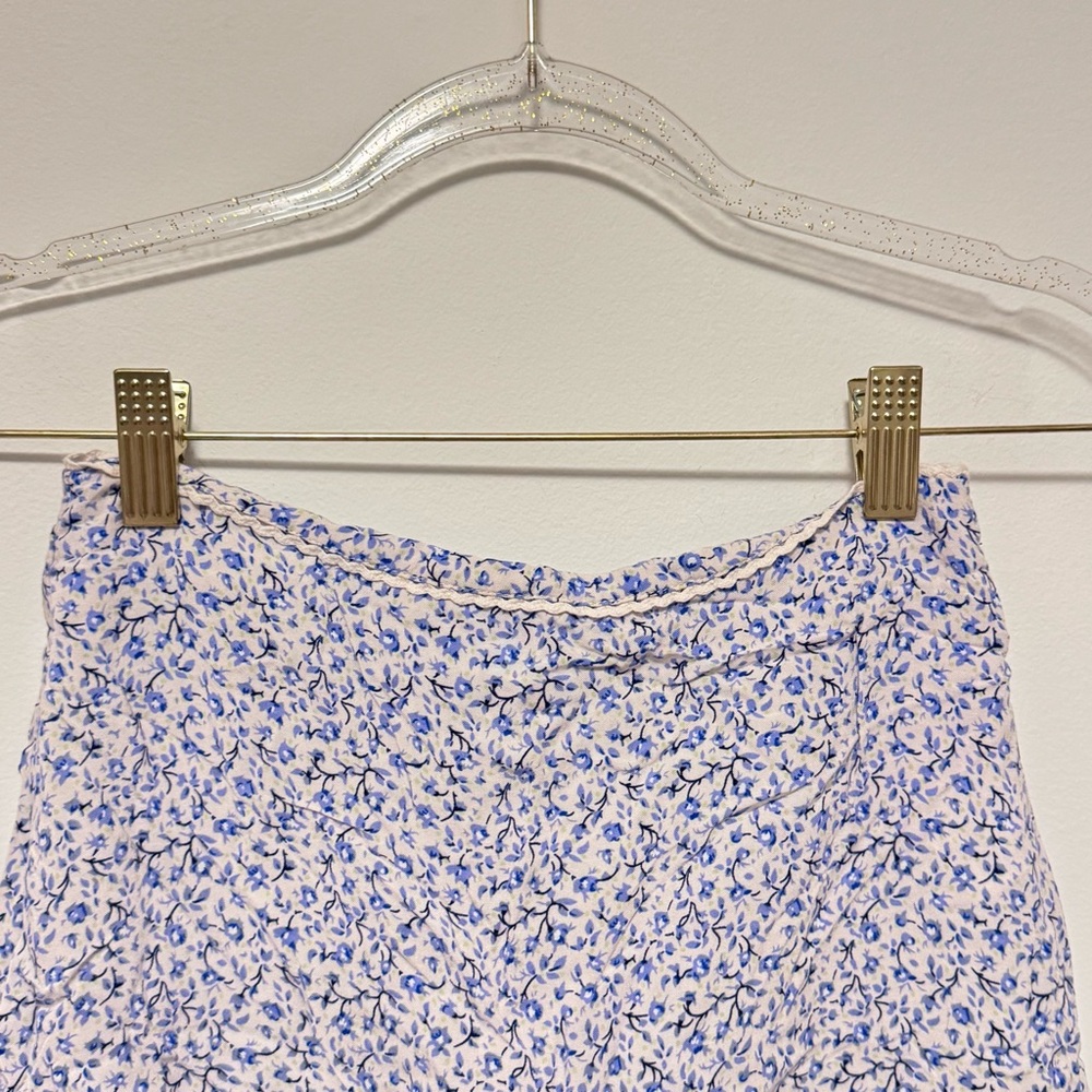 Brandy Melville Floral Blue Skirt - Picture 5 of 5